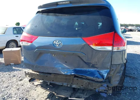 2014 Toyota Sienna Xle V6 8 Passenger из США, поврежденный, VIN 5TDYK3DC9ES526117